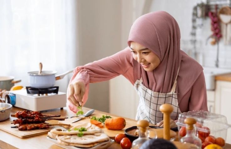 Malay Preparing Food