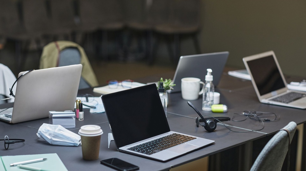 Unattended laptops on shared office desks, a common source of incidents that can trigger PDPA data breach notification in Malaysia